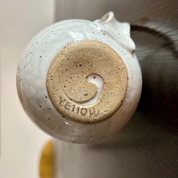 The Ye11ow Studio Mega Mug - Picture 3 of 5